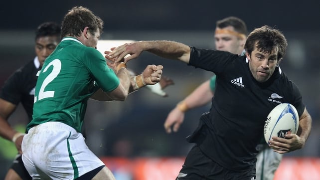 Gordon D'Arcy gets to grips with Conrad Smith