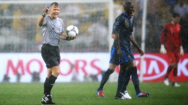 The game was suspended after a few minutes