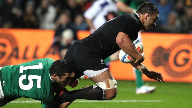 Rob Kearney can't prevent Liam Messam touching down