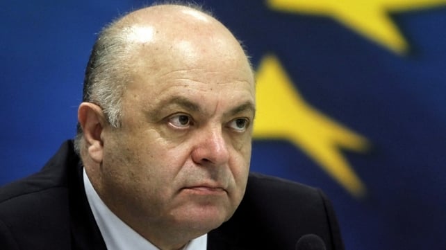 A report by Greece's outgoing finance minister George Zannias showed that civil servant numbers had not dropped despite cuts A report by Greece's outgoing finance minister George Zannias showed that civil servant numbers had not dropped despite cuts