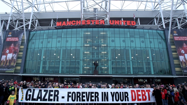 A sizeable number of Manchester United fans have made their disquiet at the club's level of debt known to the powers that be at Old Trafford