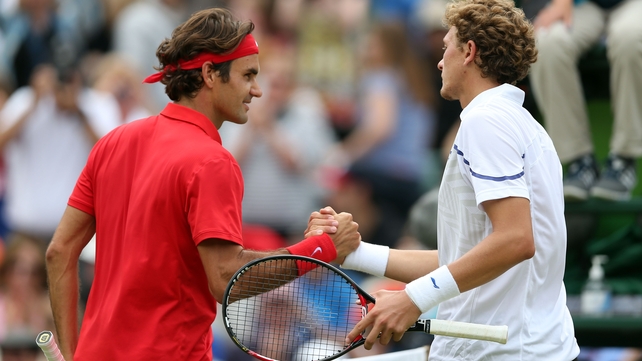 Roger Federer saw off Denis Istomin in straight sets