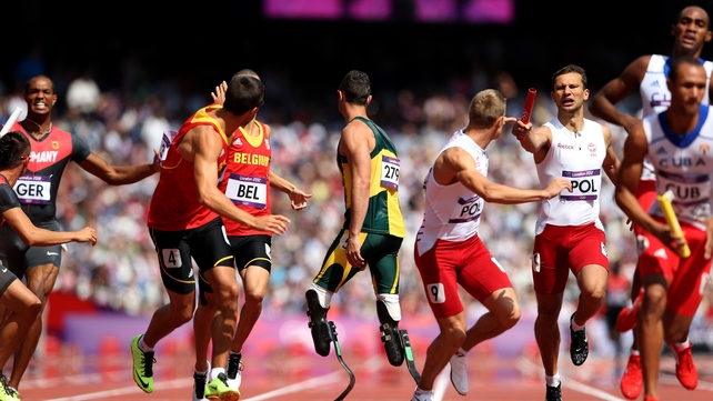 Oscar Pistorius will compete in the 4x400m relay final for South Africa