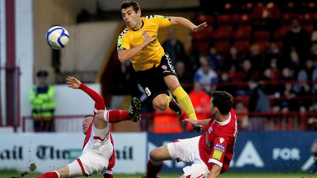 David McDaid eludes the Shels defence at Tolka Park