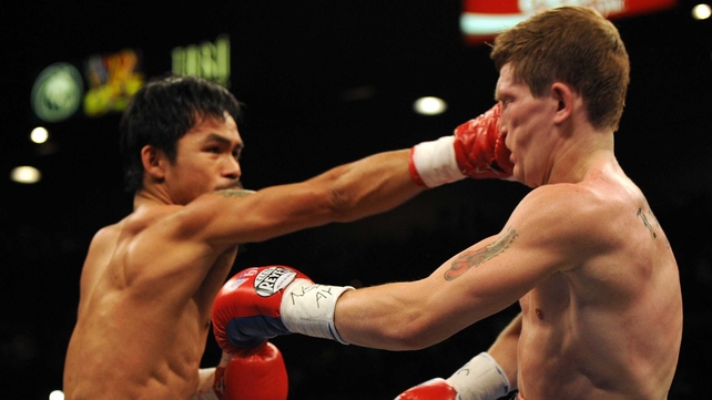 Three years ago, in his last bout, Ricky Hatton (r) was knocked out in the second round by Manny Pacquaio