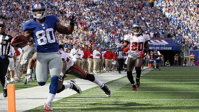Victor Cruz of the New York Giants scores a touchdown in the fourth quarter against Tampa Bay