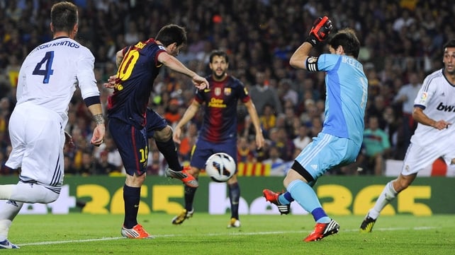 Lionel Messi makes it 1-1 at the Nou Camp