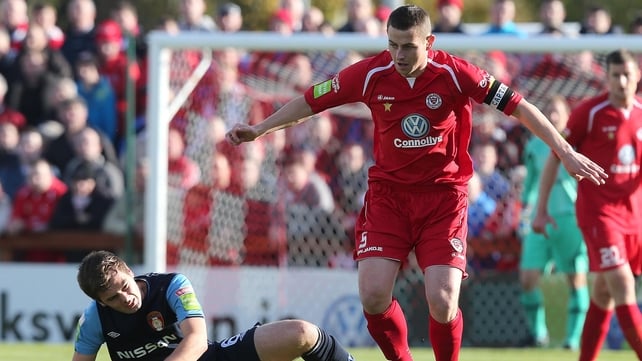 Sligo's Danny Ventre (r) is challenged Greg Bolger of St Patrick's Athletic