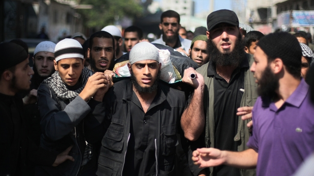 Mourners carry the body of Hisham al-Saedni Mourners carry the body of Hisham al-Saedni