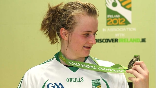 Aisling Reilly admires her medal