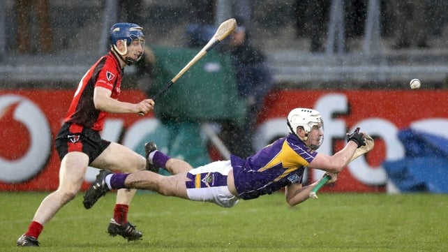 Robert O'Loughlin of Kilmacud Crokes gets out in front of Rory Jacob of Oulart-the-Ballagh