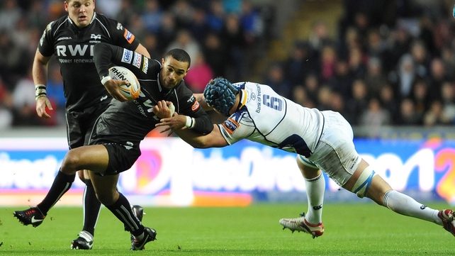 Leinster's Rhys Ruddock gets to grips with Eli Walker