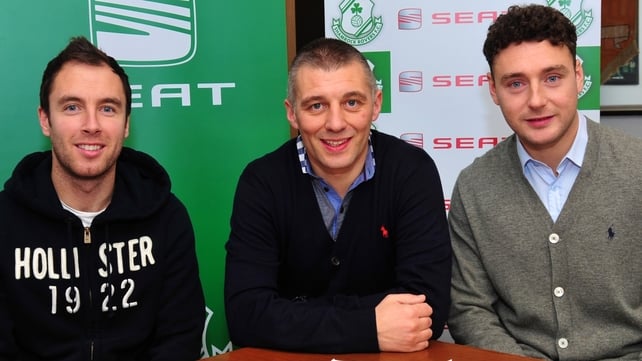 Shamrock Rovers manager Trevor Croly with new signings Sean O'Connor (left) and Mark Quigley (right)
