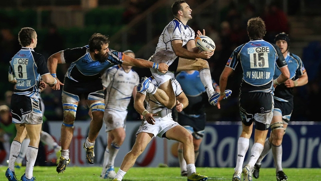 Dave Kearney catches a cross field kick for Leinster