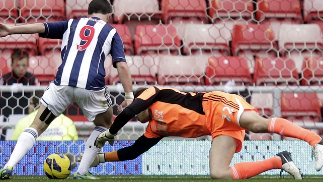 Shane Long capitalised on a goalkeeping error to make it 2-0