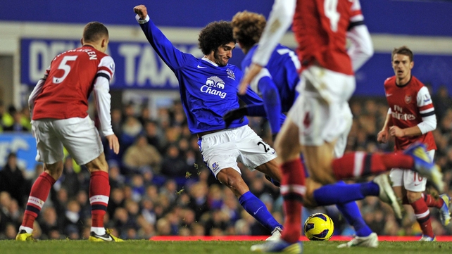 Marouane Fellaini fires home for Everton