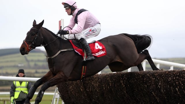 Oscars Well made up significant late ground on Arvika Ligeonniere in the Racing Post Novice Chase and will now take a step up in trip