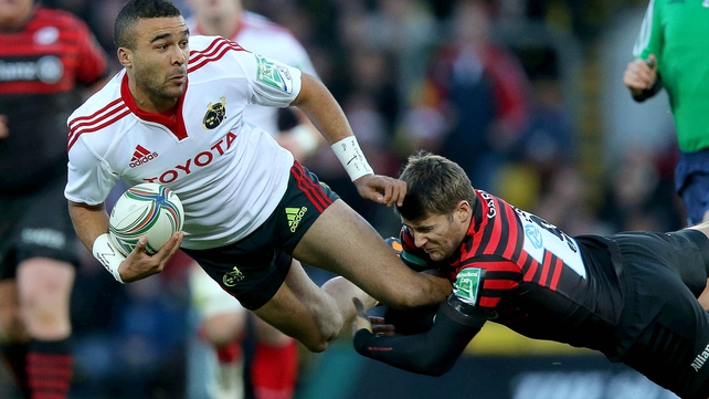 Simon Zebo of Munster is tackled by Saracens' Richard Wigglesworth