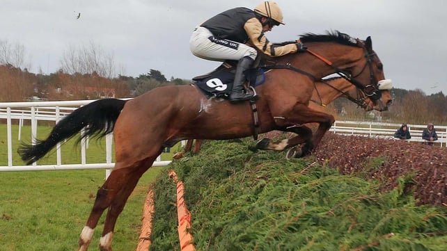 Ruby Walsh produced a fantastic late run to see off First Lieutenant