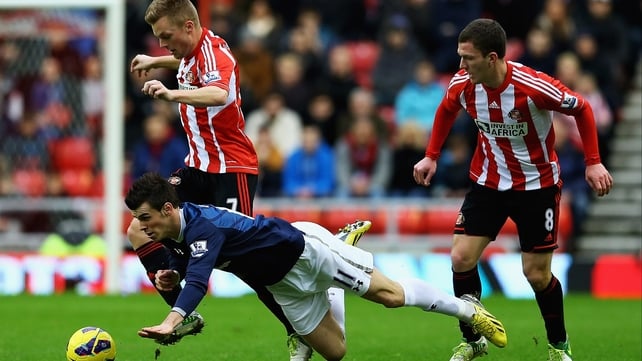 Gareth Bale of Tottenham is tackled by Sebastien Larsson and Craig Gardner of Sunderland