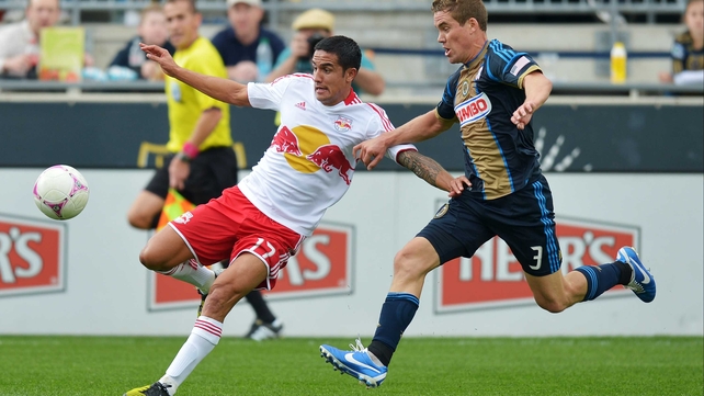 Tim Cahill (L) scored 68 goals in 278 appearances for Everton