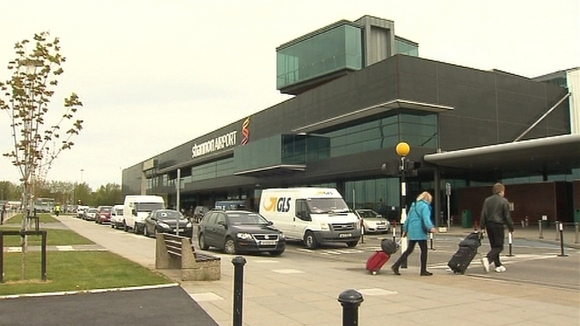 1,400,032 passengers flew through Shannon during 2013, up from 1,394,781 in 2012 1,400,032 passengers flew through Shannon during 2013, up from 1,394,781 in 2012