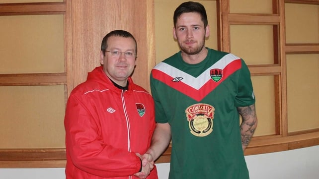 New signing Darren Dennehy with Cork City manager Tommy Dunne
