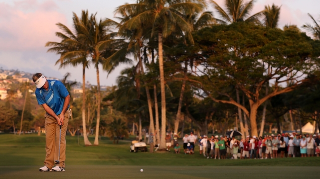 Russell Henley putting on the 18th hole at the Waialae Country Club in Honolulu