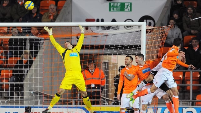 Brede Hangeland's late looping header gave Fulham victory