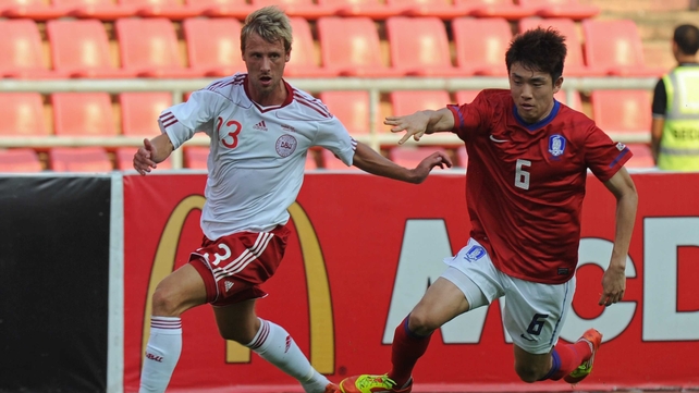Yun Suk-young (r) moves to Loftus Road from Chunnam Dragons
