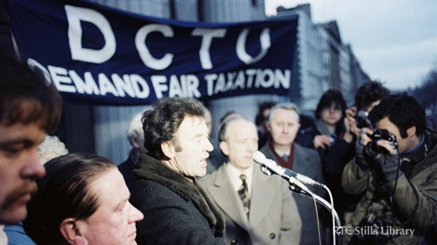 Sam Nolan addresses the crowd at a protest for fair taxation in 1980.