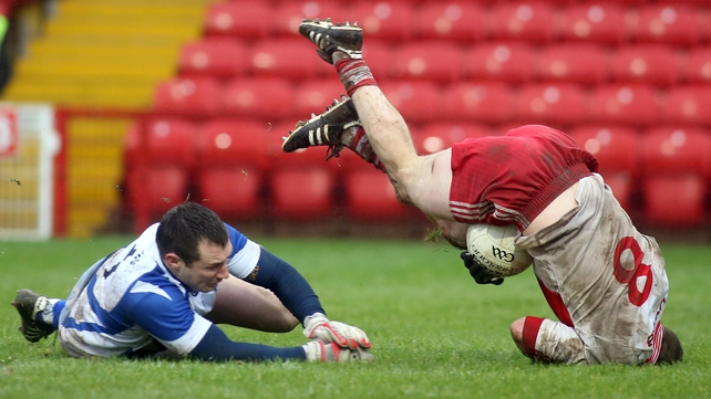 Eoin Culliton of Laois and Derry's Patsy Bradley in action
