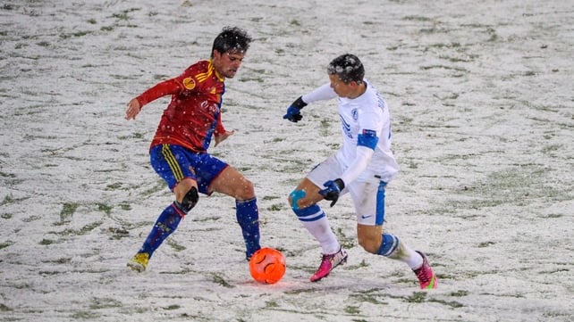 Basel's Swiss midfielder Valentin Stocker (L) vies with FC Dnipro's Ukrainian midfielder Yevhen Konoplyanka