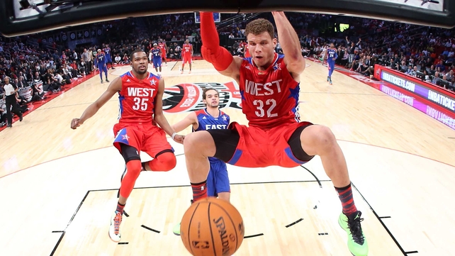 Blake Griffin dunks the ball for the Western Conference as part of a 19-point total