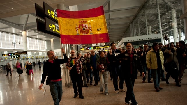 Iberia workers move closer to deal on massive job cuts Iberia workers move closer to deal on massive job cuts