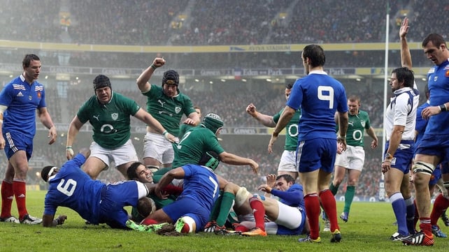 Jamie Heaslip touches down for Ireland's try