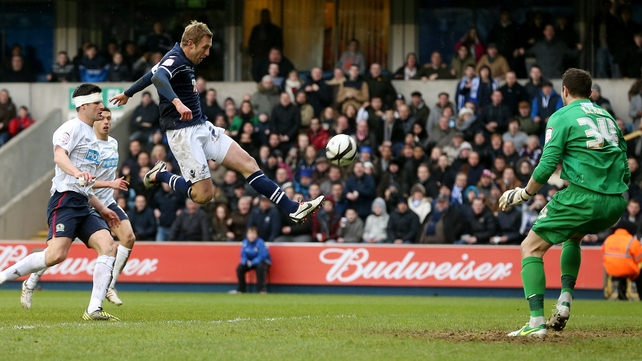 Rob Hulse of Millwall fails to score