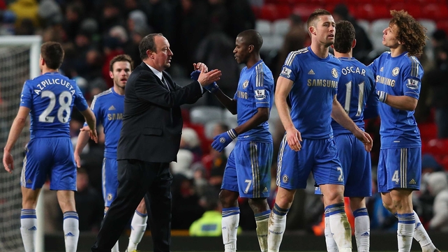 Rafael Benitez congratulates Ramires at full-time in Old Trafford