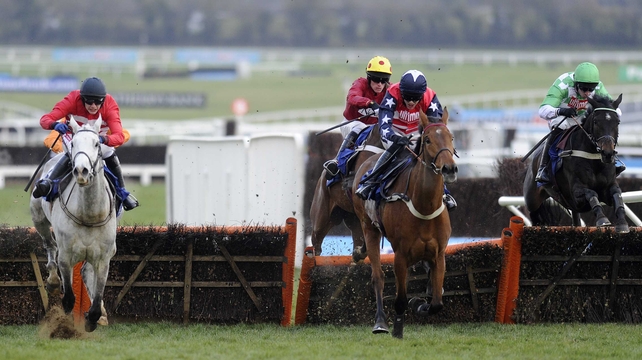 Medinas (r) held the aces and swept to victory by two lengths