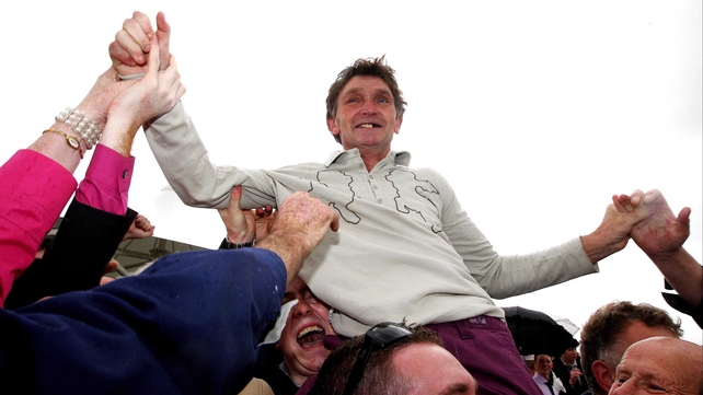 Trainer Mick Winters was on the mark when Missunited battled back to beat favourite Twigline in the Mares' Novice Hurdle
