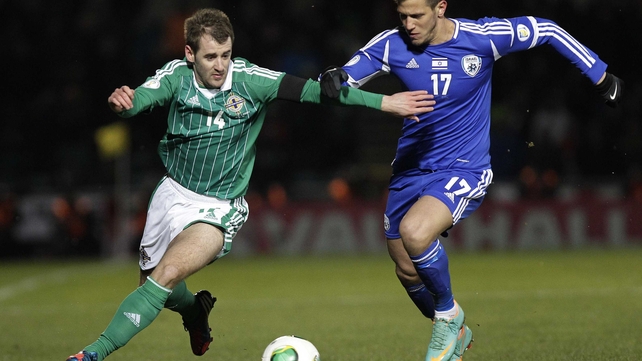 Noertern Ireland's Niall McGinn battles with Rami Gershan of Israel