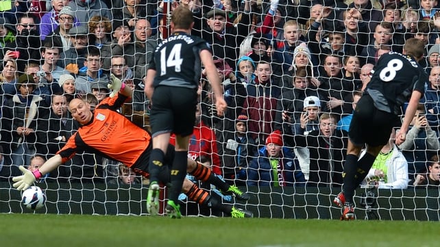 Steven Gerrard scores the penalty that gives Liverpool victory