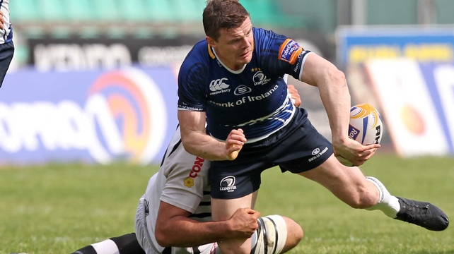 Brian O'Driscoll offloads in the tackle