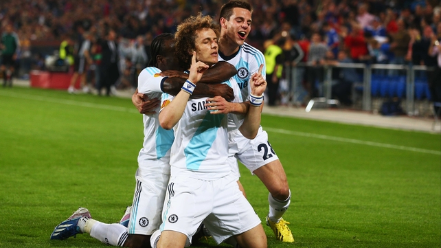Victor Moses (L) and Cesar (R) congratulate scorer David Luiz