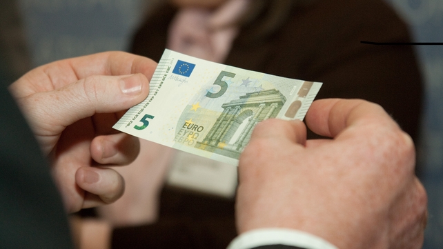 New €5 note has new security features including raised lines along the sides of the note New €5 note has new security features including raised lines along the sides of the note