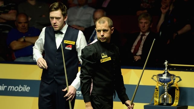 Walden (left) holds a two-frame advantage following the second session against Barry Hawkins