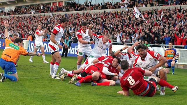 The Ulster pack drive Robbie Diack over for their second try