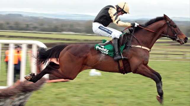 Felix Yonger made light of his task in a beginners' chase at Punchestown