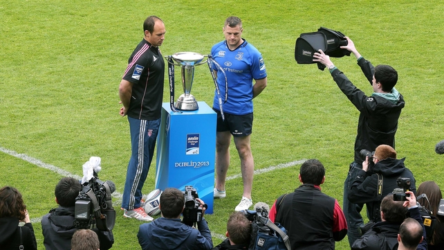 Leinster captain Jamie Heaslip and Stade Francais counterpart Sergio Parisse pose with the Amlin Challenge Cup