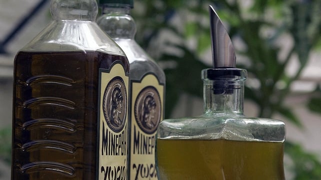 Restaurant customers will only be allowed to use oil from non-refillable bottles with proper content labelling Restaurant customers will only be allowed to use oil from non-refillable bottles with proper content labelling